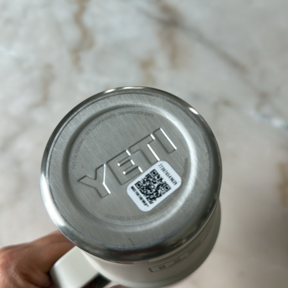 YETI RAMBLER 20 OZ TRAVEL MUG
WITH STRONGHOLD LID CAPE TAUPE - Picture 7 of 14